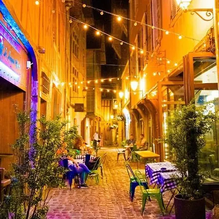 Le Paillot De Montabert Hyper Centre Classe *